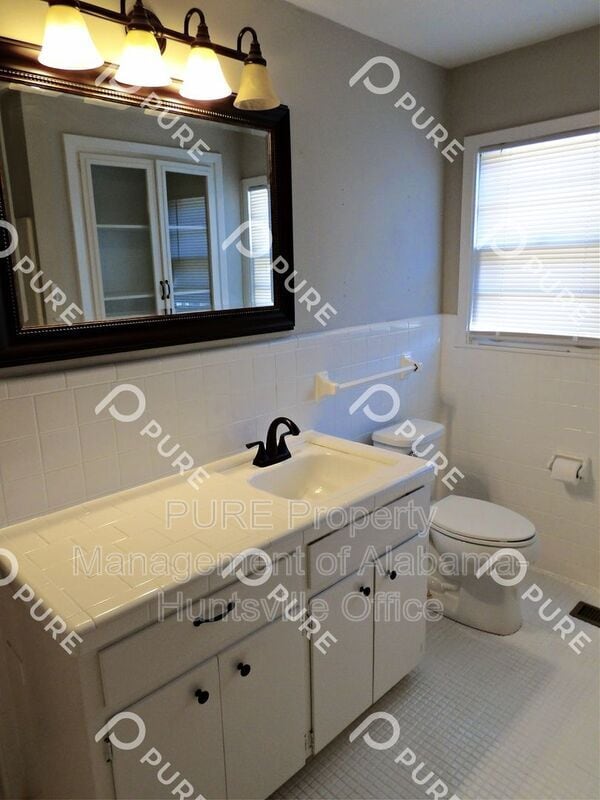 Building Photo - 1003 Heard Ct SE