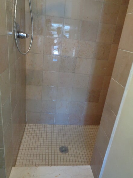 Building Photo - 25 Parkview Ave