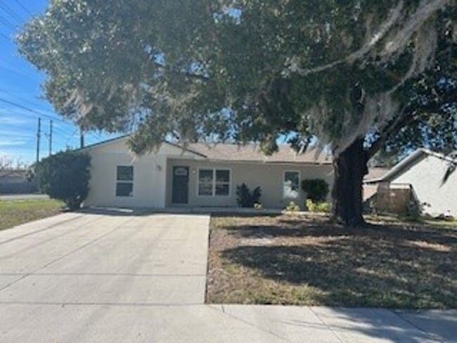 Building Photo - Beautiful 3/2 Available now!