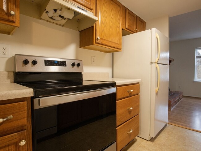 Building Photo - Beautiful 3-Bedroom Townhome with Private Backyard in Henrico