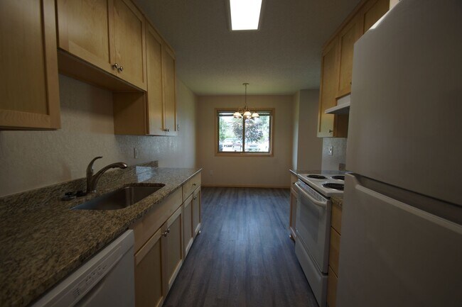 Building Photo - Fully Renovated Appaloosa Suite