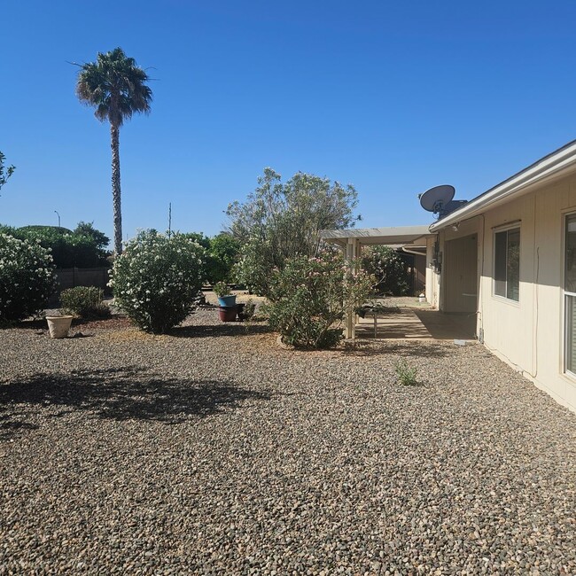 Building Photo - Spacious Home Near Shopping Center