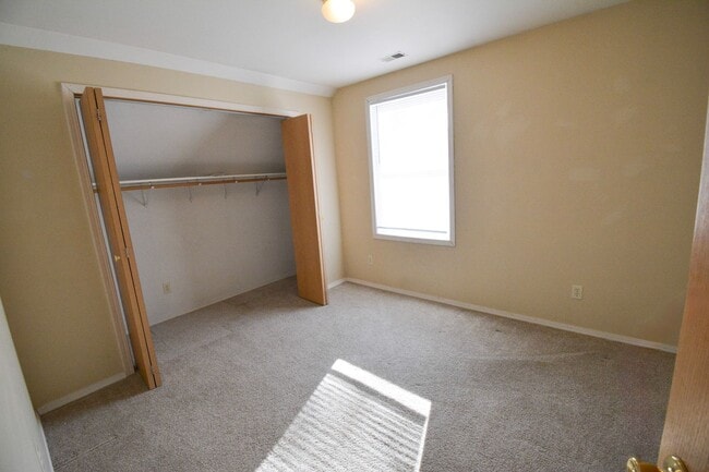 Building Photo - Beautifully updated home in prime downtown location!