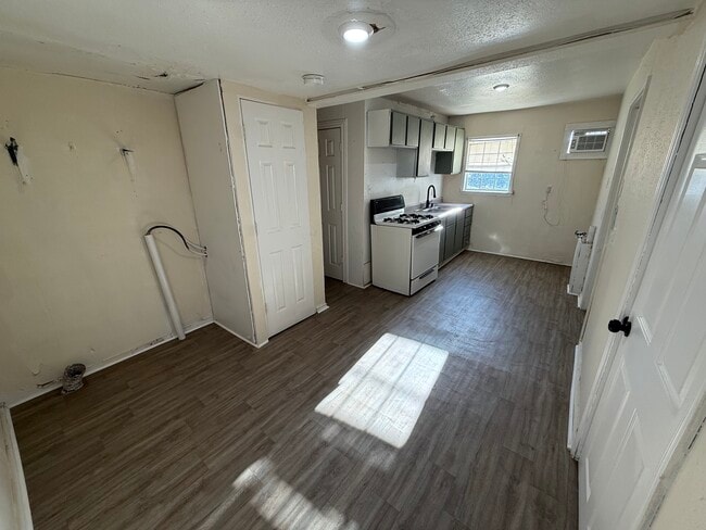 Building Photo - Lebanon rear