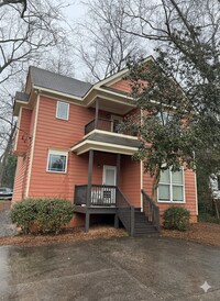 Building Photo - 4 Bedroom Downtown Beauty!