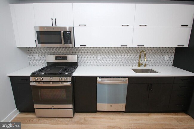 Building Photo - 810 N Uber St