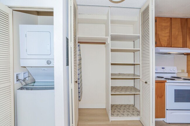 Building Photo - Piikoi Atrium - studio,1 bath with 1 covered parking stall