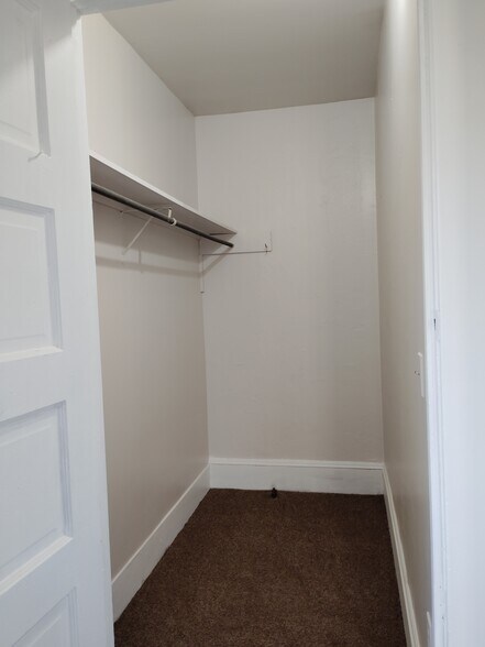 Building Photo - 9521 Macon Ave