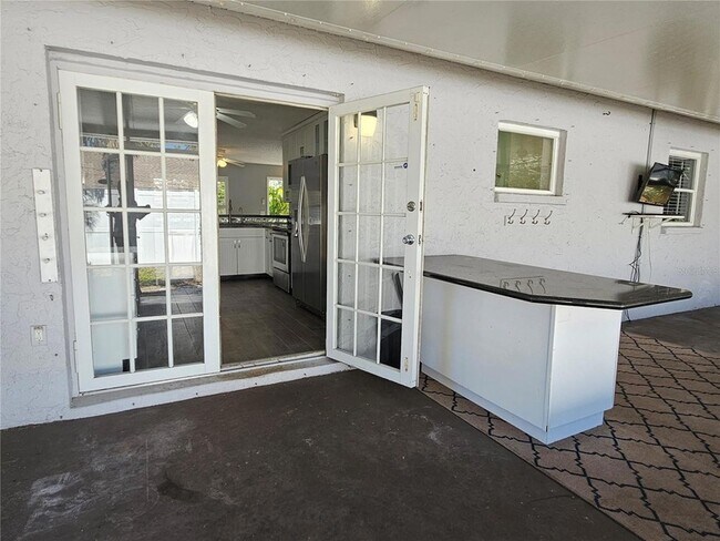 Building Photo - 272 Loyola Rd