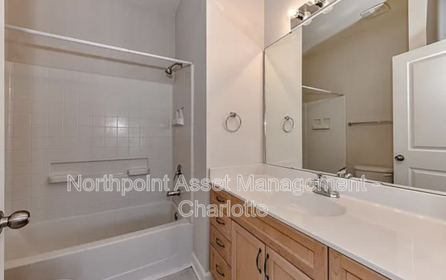 Building Photo - 9130 Vilandry Way