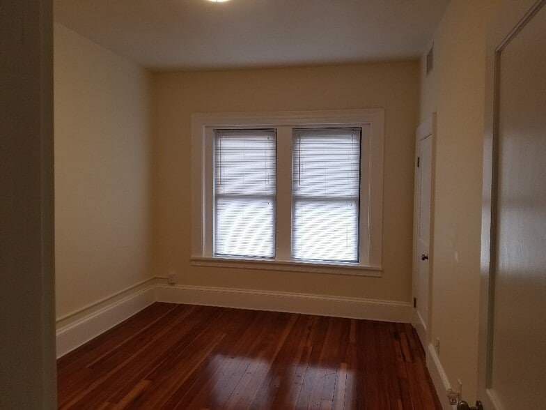 Building Photo - 1463 Beacon St