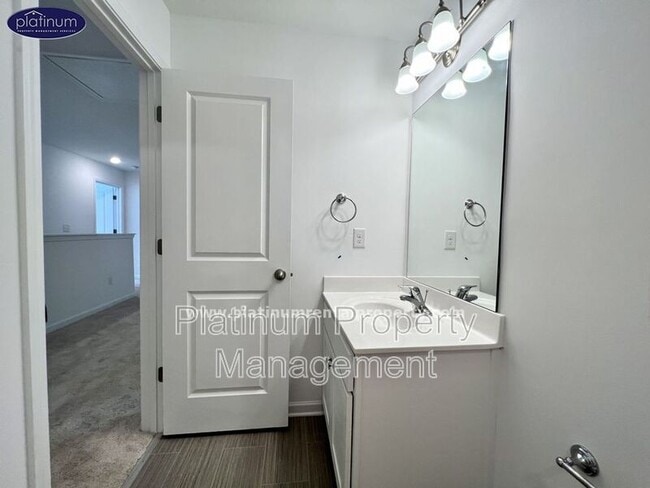Building Photo - 5770 Thornton Dr