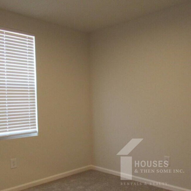 Building Photo - 14 Pine Thicket Dr