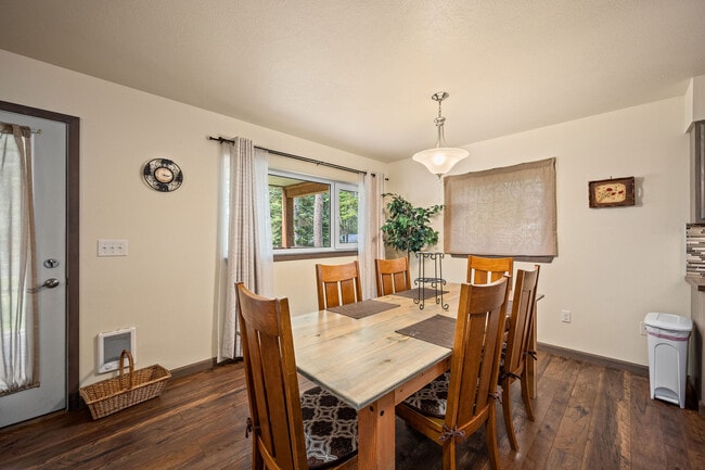 Building Photo - 623 W Florida Cir