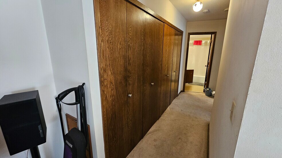 Building Photo - 812 9th Ave S