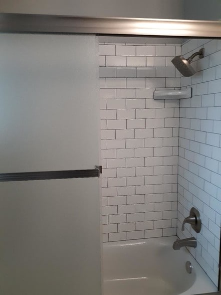Shower/Tub 1 - 6266 N Fresno St