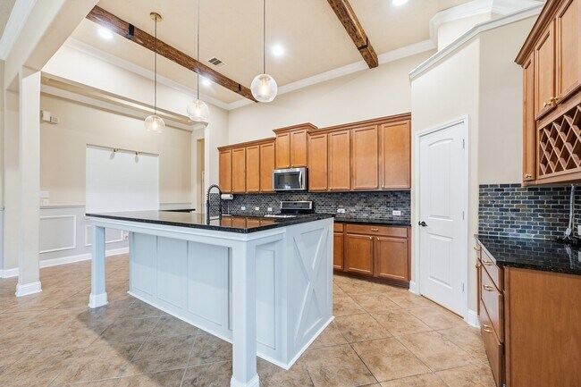 Building Photo - 8111 Sweet Gardens Ct