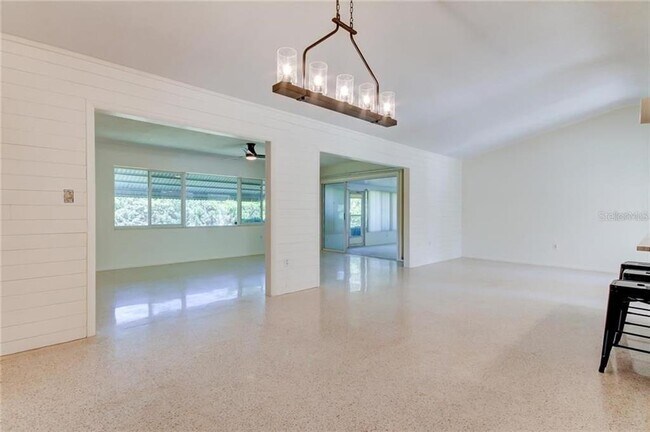 Building Photo - 1126 Woodcrest Ave