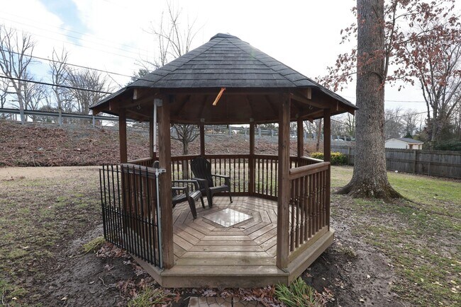 Building Photo - Spacious Brick Rancher in the heart of Tuckahoe in Westend!