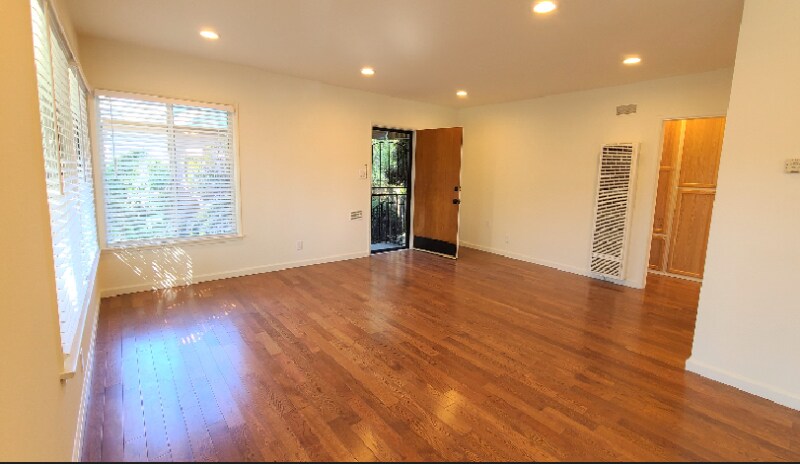 Building Photo - 2226 S Carmelina Ave