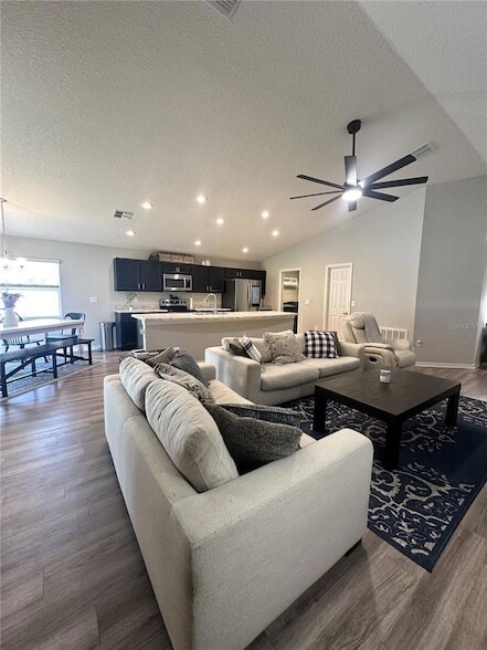 Building Photo - 6911 Gideon Cir