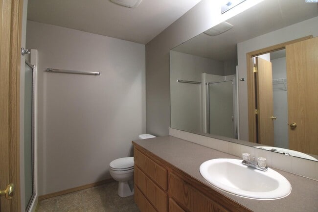 Building Photo - 3 Bed, 2.5 Bath House in West Pasco