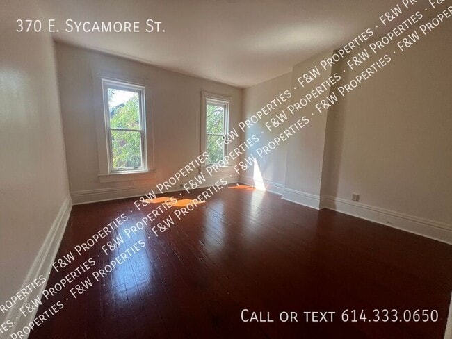 Building Photo - 370 E Sycamore St