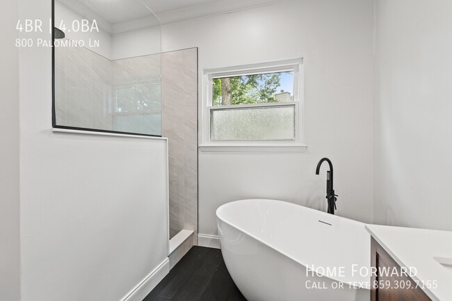 Building Photo - 800 Palomino Ln