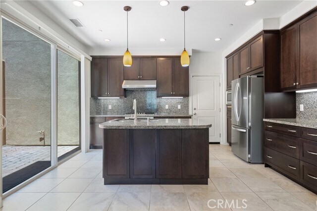 Building Photo - 75 Emerald Clover