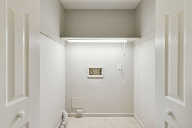 Building Photo - Mariners Walk - Easy walk to the beach