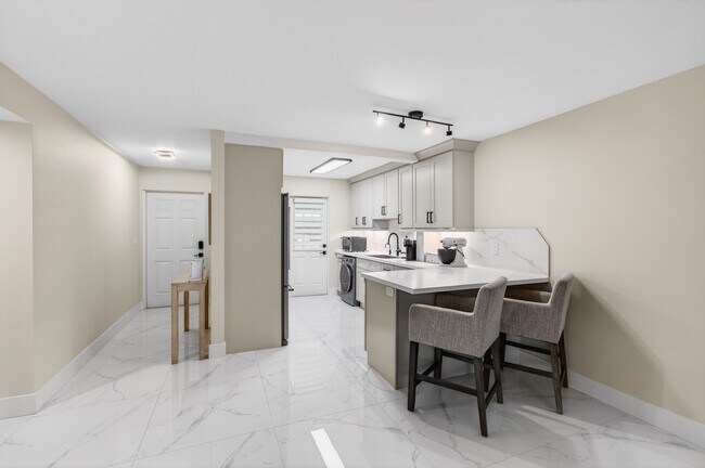 Building Photo - 322 N Federal Hwy