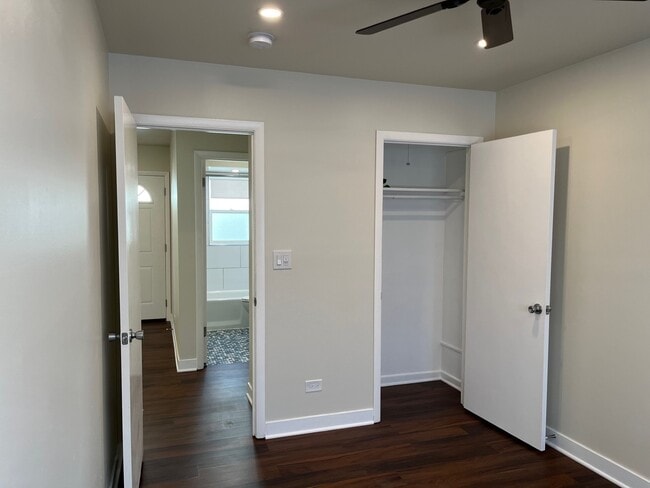 Building Photo - 209 W Maple Ave