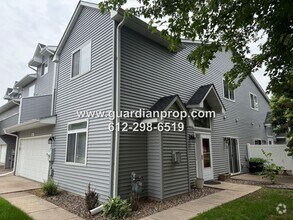 Building Photo - End Unit Townhouse Available Now, Loft Are...
