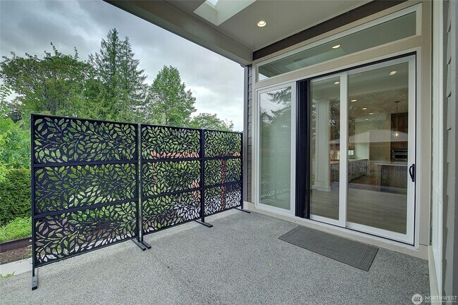 Building Photo - 5Bd/4Ba Bellevue House