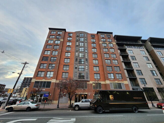 Primary Photo - 4301 Park Ave