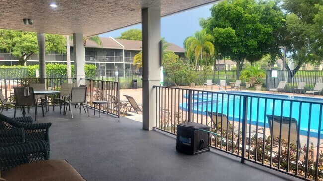 Building Photo - 1248 S Military Trail