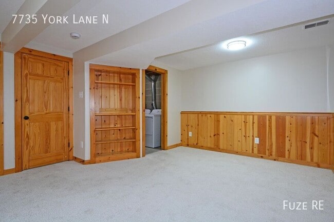 Building Photo - 7735 York Ln N