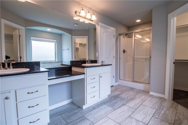 Building Photo - 1220 Gardenia St