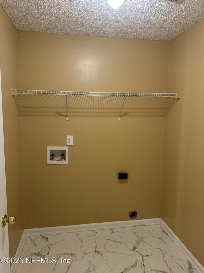 Building Photo - 1318 Yellow Jacket Ct