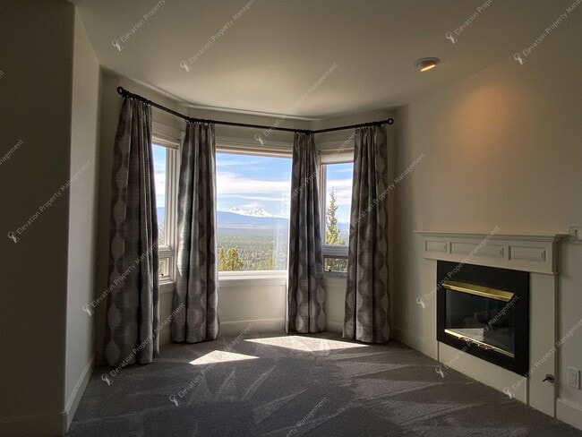Building Photo - Luxury Living with Unmatched Cascade Views...