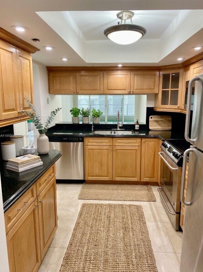 Building Photo - 555 NE 15th St