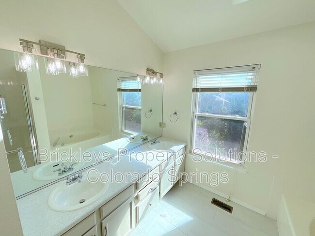 Building Photo - 7993 Scarborough Dr