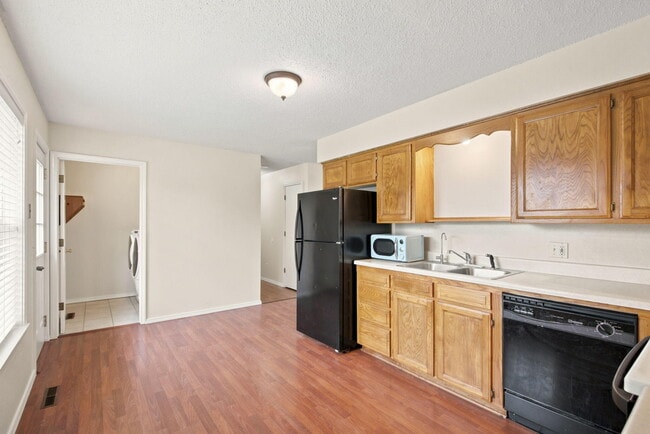 Building Photo - 511 E Dyann Dr