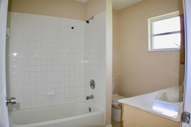 Building Photo - 8136 Egret Rd