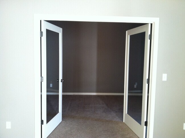 Building Photo - Spacious Two Story Home For Rent