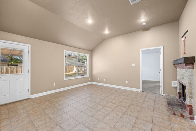 Building Photo - 12130 La Salle Oaks