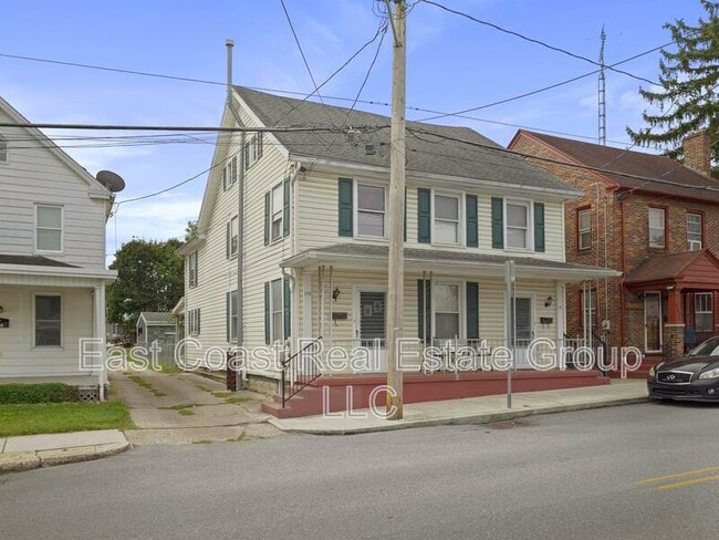 Building Photo - 258 W King St