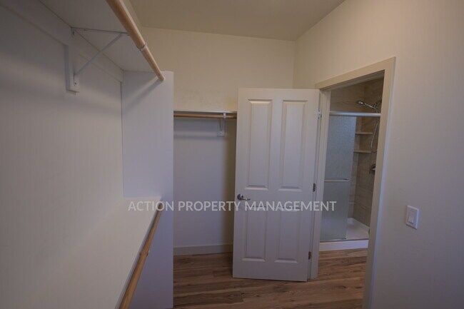 Building Photo - Beautiful custom-built 3 bed, 1 office, 2 bath, 2 car garage in Sequim