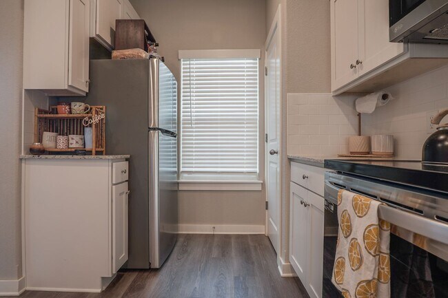 Building Photo - 2 bedroom 2.5 bath home located in Fayetteville, AR