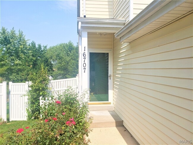 Building Photo - 16707 Hickory Meadows Ct